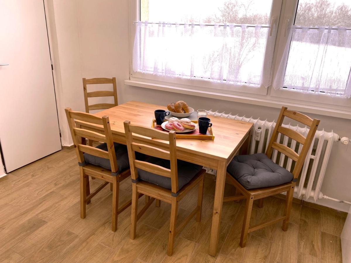 Jakodoma Vlastni Parkovani U Domu Zdarma Apartment Ceska Lipa